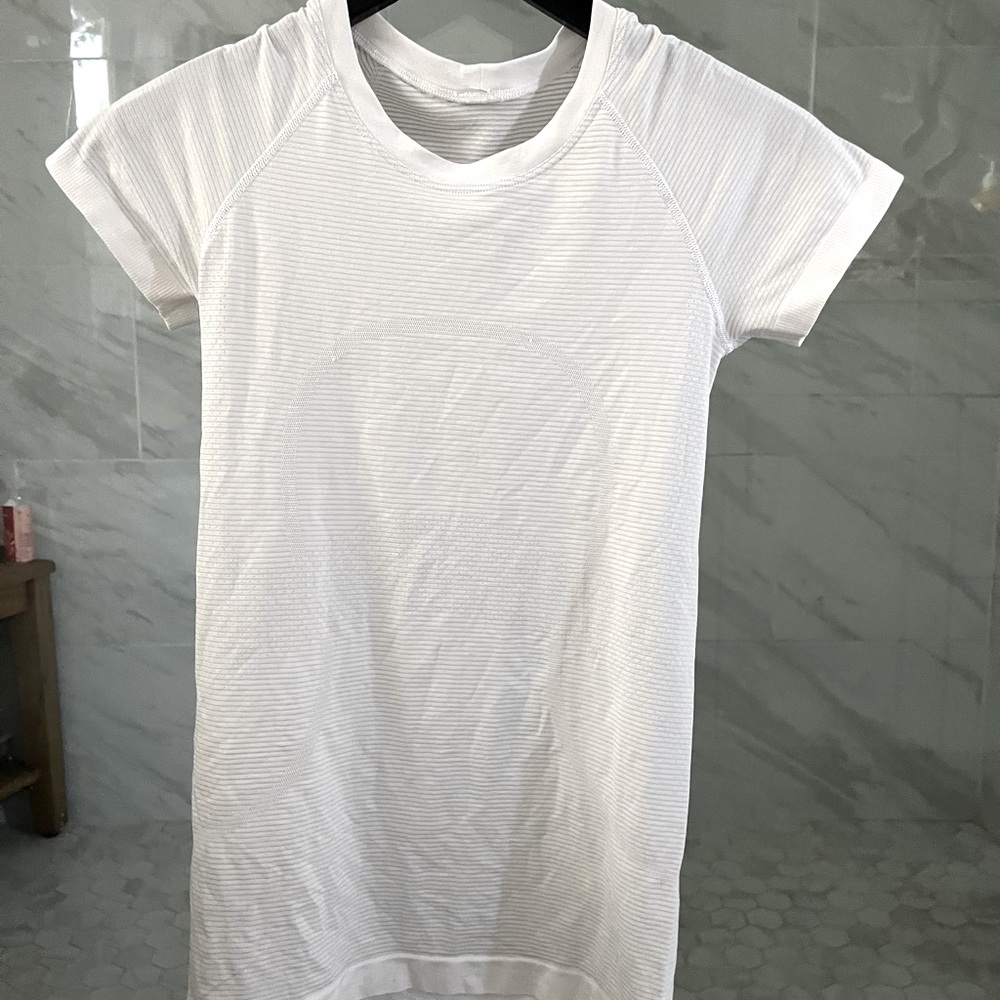 White size 4 lululemon never worn short sleeve swiftly tech